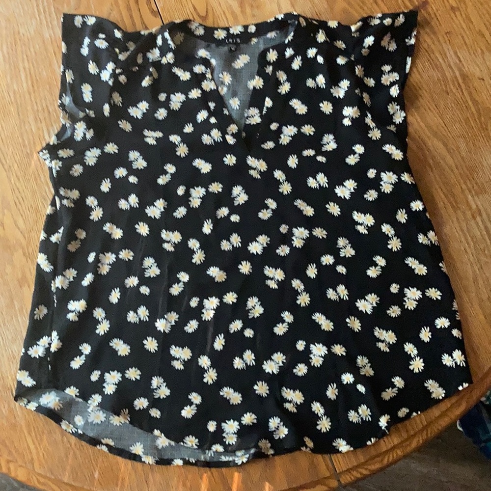 A cute flower shirt